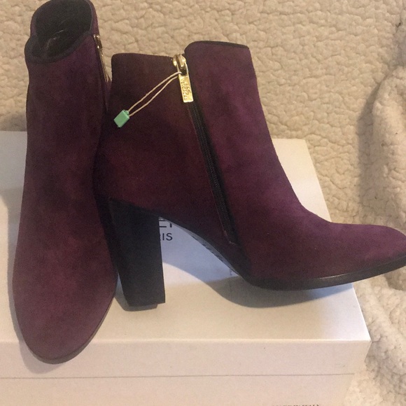 Brand new Burgundy Suede Ankle booties. Italy - Picture 5 of 8